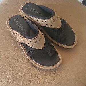 FlexUs thong-type sandal, super comfortable, never worn